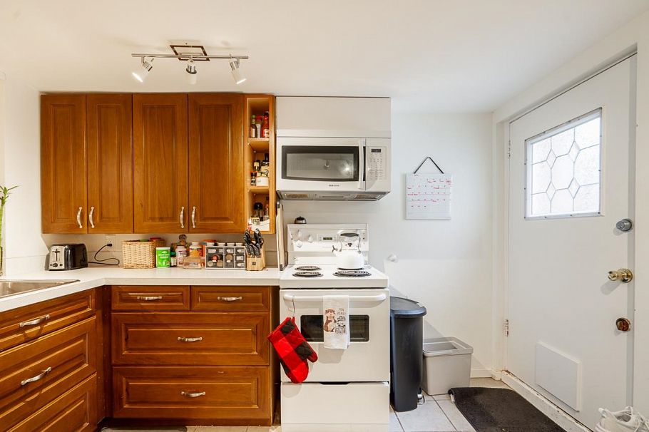 242 W 21st Avenue Vancouver, BC - 27