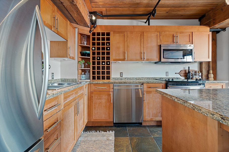 305 41 Alexander Street Vancouver, BC - 13