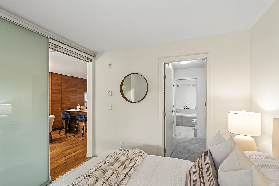 210 1677 Lloyd Avenue North Vancouver, BC - 16