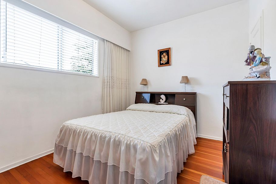 2560 Adanac Street Vancouver, BC - 11