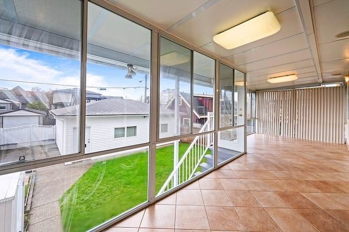3136 E 53rd Avenue Vancouver, BC - 25