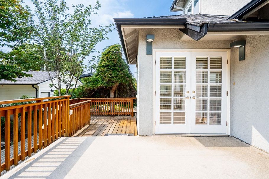 242 W 21st Avenue Vancouver, BC - 35
