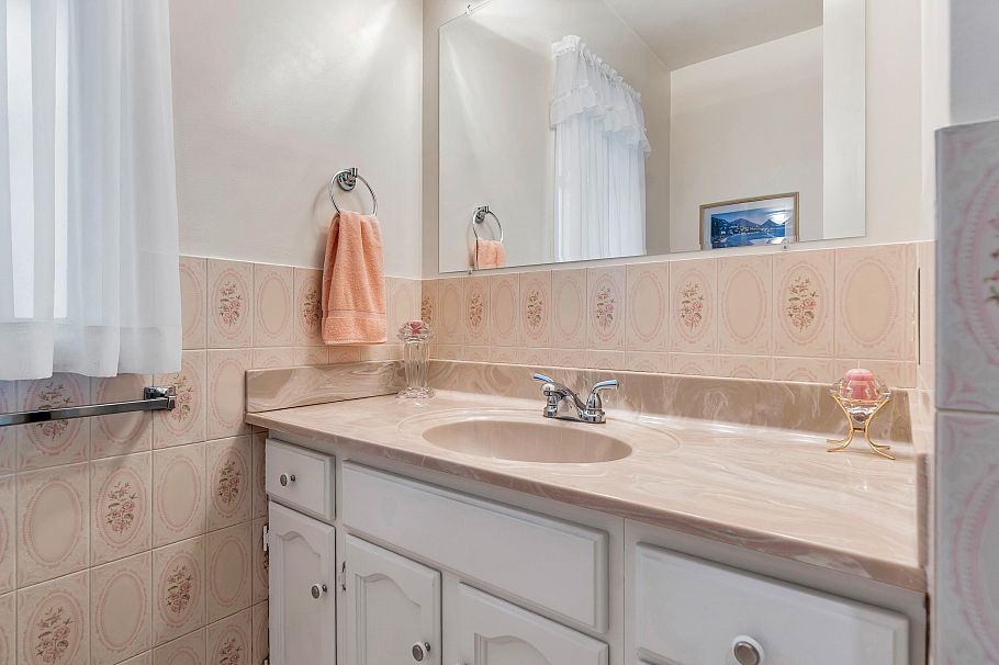 2560 Adanac Street Vancouver, BC - 13