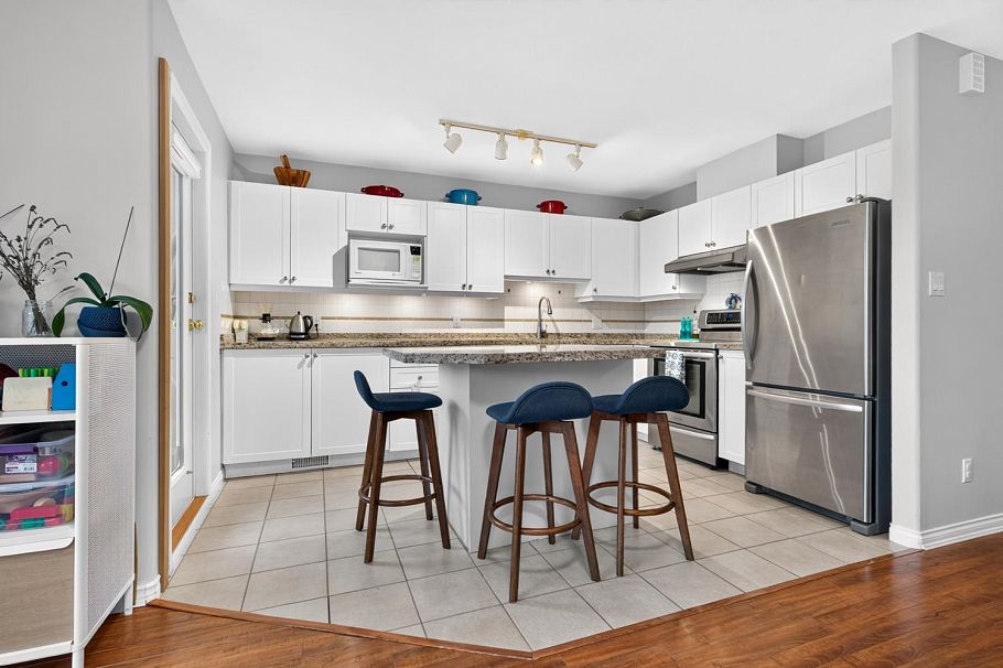 109 225 E 6th Street North Vancouver, BC - 9