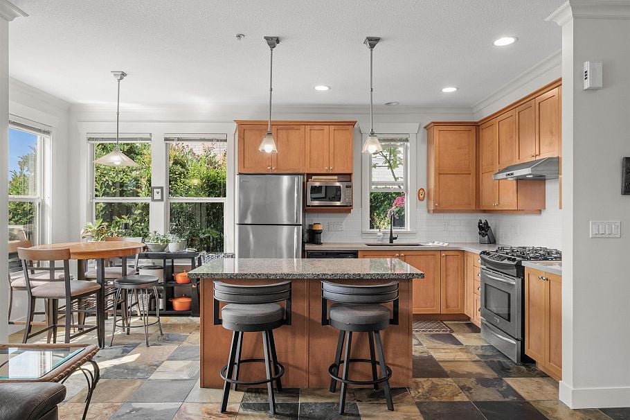 261 E Queens Road North Vancouver, BC - 5