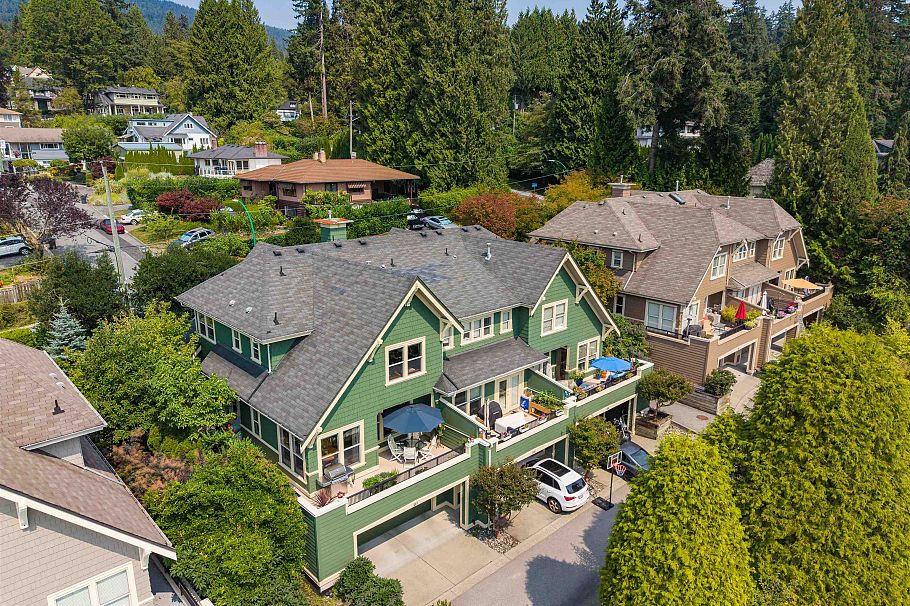 261 E Queens Road North Vancouver, BC - 27