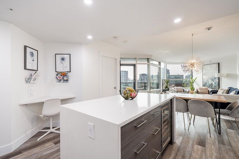 1907 1050 Burrard Street Vancouver, BC - 21