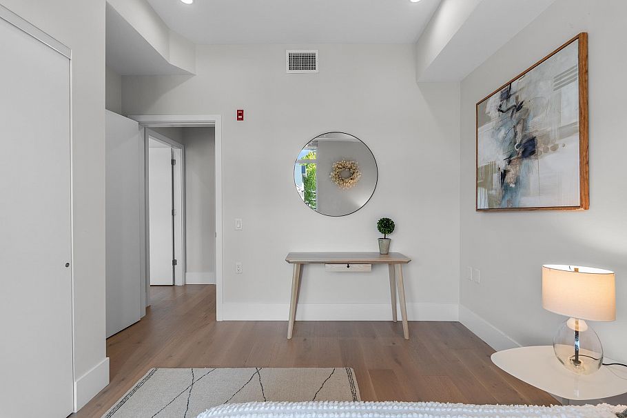 206 1591 Bowser Avenue North Vancouver, BC - 22