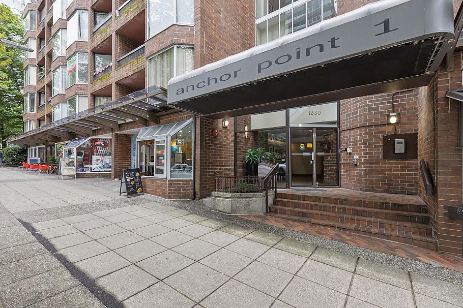 304 1330 Burrard Street Vancouver, BC - 4