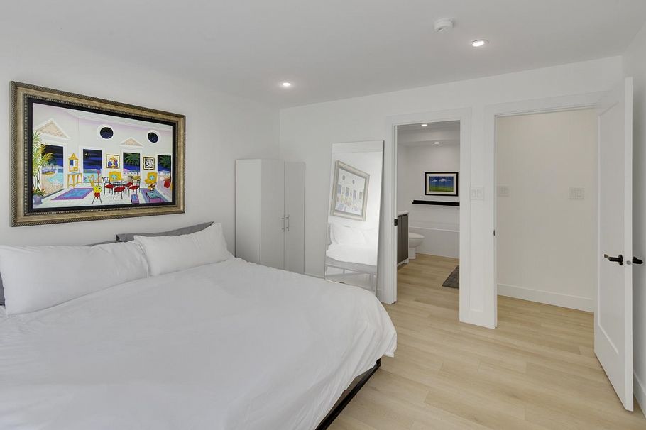 2977 W 6th Avenue Vancouver, BC - 29