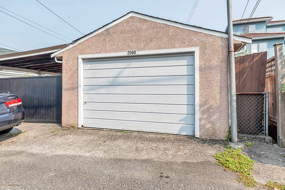 2560 Adanac Street Vancouver, BC - 25