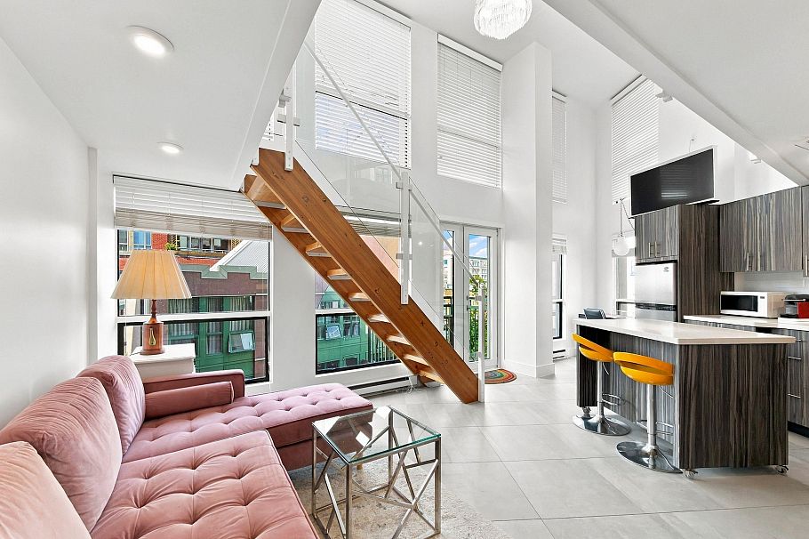 311 1 E Cordova Street Vancouver, BC - 1