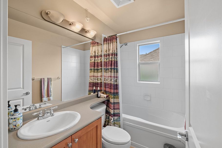 261 E Queens Road North Vancouver, BC - 18