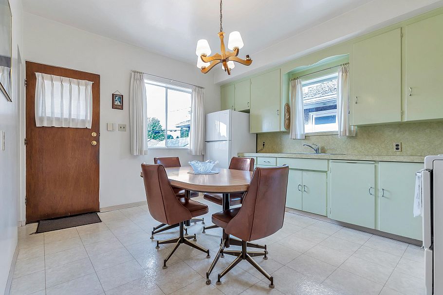 2560 Adanac Street Vancouver, BC - 7