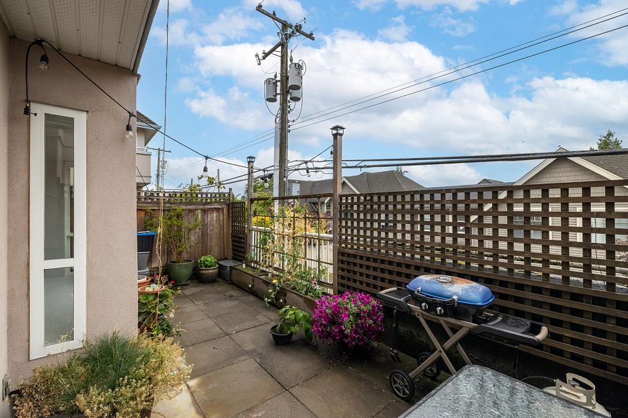109 225 E 6th Street North Vancouver, BC - 13