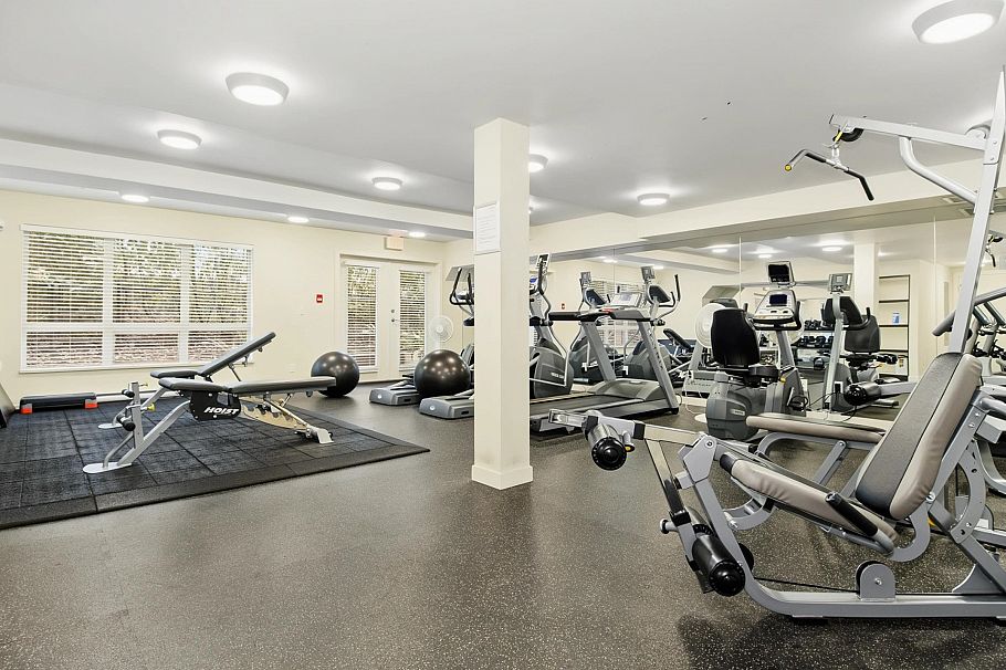210 1677 Lloyd Avenue North Vancouver, BC - 33