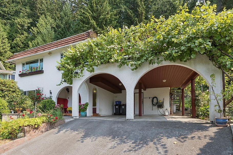 704 Maurelle Court North Vancouver, BC - 2