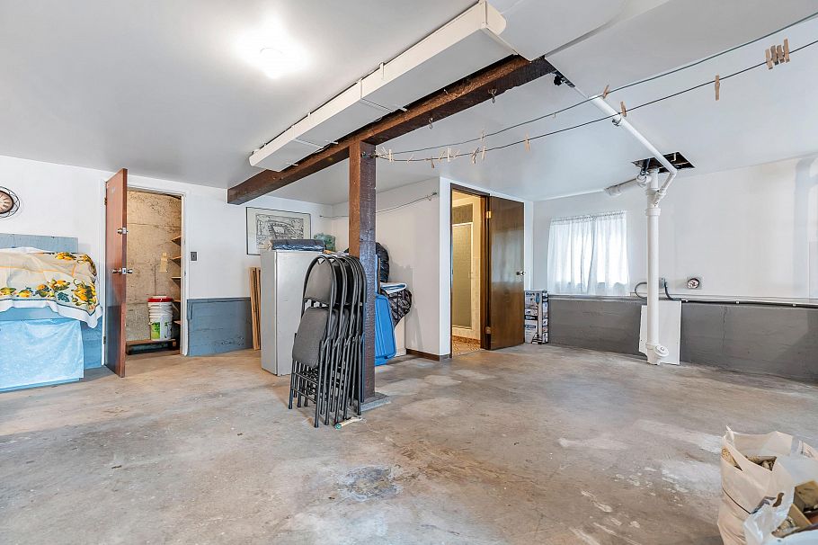 2560 Adanac Street Vancouver, BC - 17