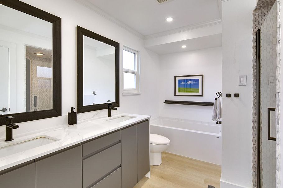 2977 W 6th Avenue Vancouver, BC - 31