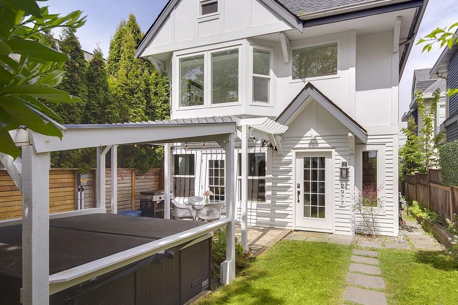2977 W 6th Avenue Vancouver, BC - 1