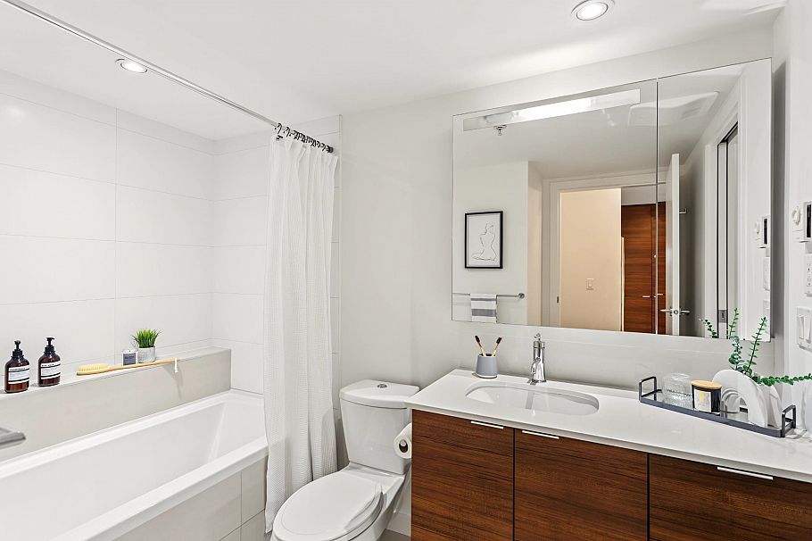 210 1677 Lloyd Avenue North Vancouver, BC - 19