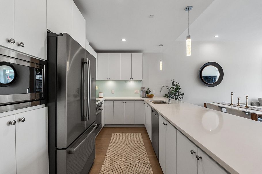 206 1591 Bowser Avenue North Vancouver, BC - 6
