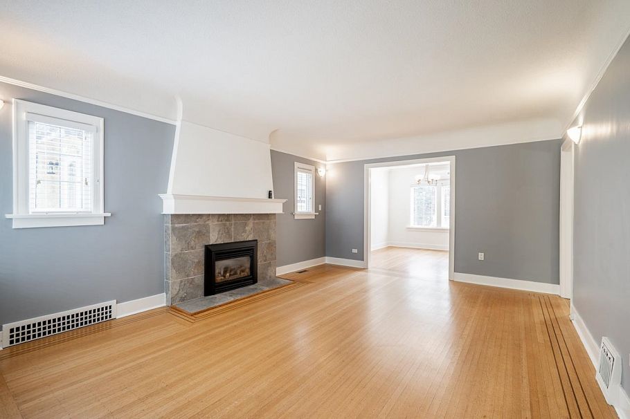 242 W 21st Avenue Vancouver, BC - 3