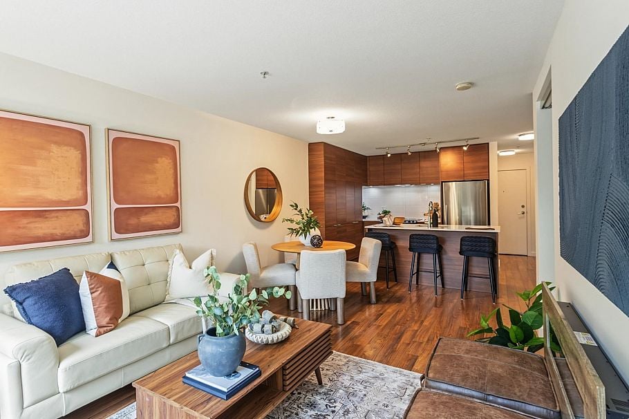 210 1677 Lloyd Avenue North Vancouver, BC - 2