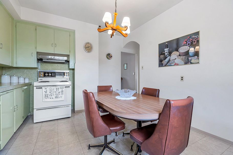 2560 Adanac Street Vancouver, BC - 9