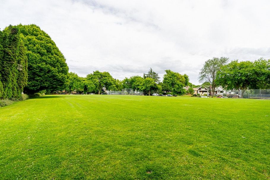 3226 W 5th Avenue Vancouver, BC - 32