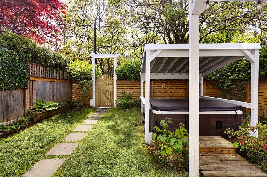 2977 W 6th Avenue Vancouver, BC - 3