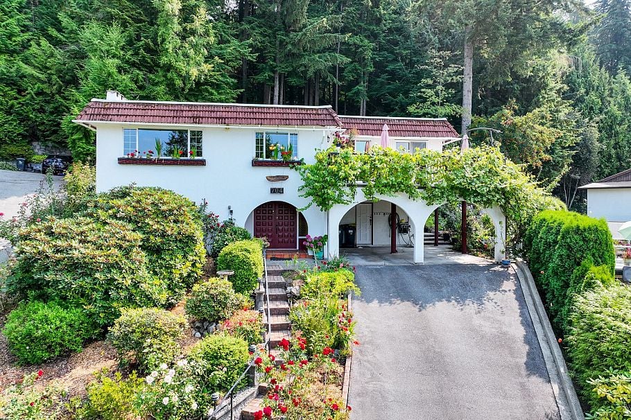 704 Maurelle Court North Vancouver, BC - 1