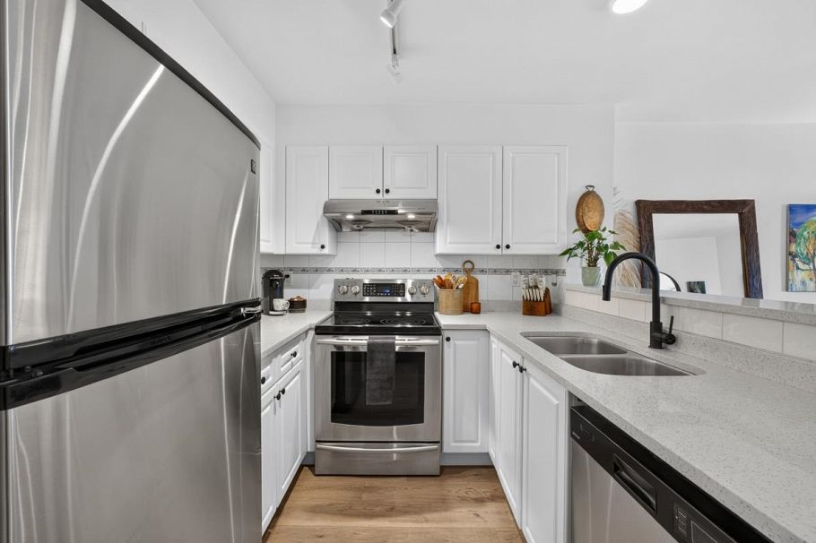 309 760 Kingsway Vancouver, BC - 2