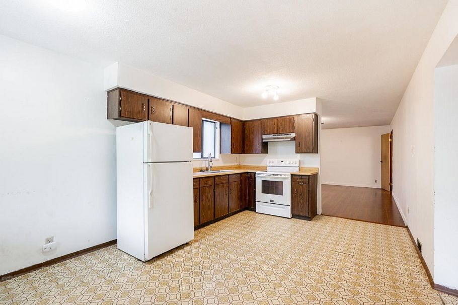 3226 W 5th Avenue Vancouver, BC - 17