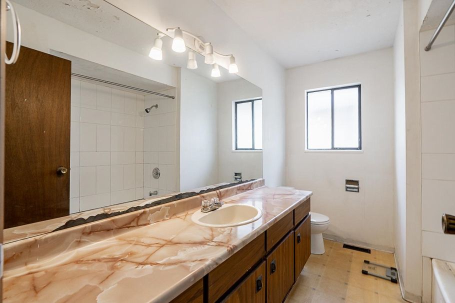 3226 W 5th Avenue Vancouver, BC - 12