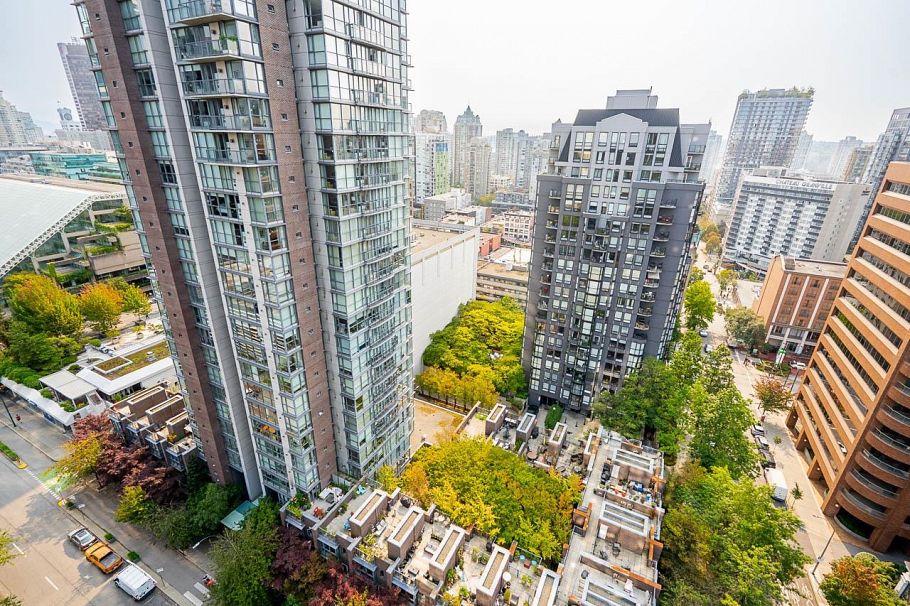 1907 1050 Burrard Street Vancouver, BC - 36