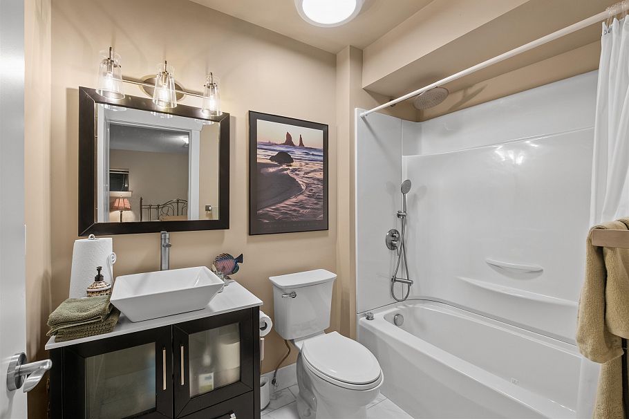 261 E Queens Road North Vancouver, BC - 20