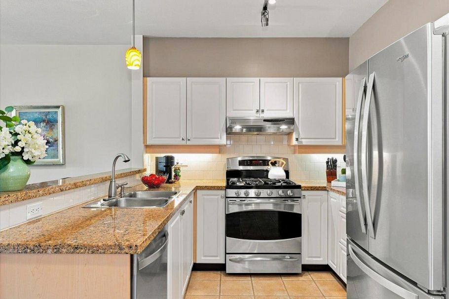 317 3629 Deercrest Drive North Vancouver, BC - 12