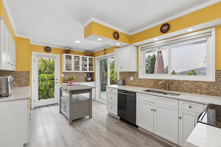 704 Maurelle Court North Vancouver, BC - 12