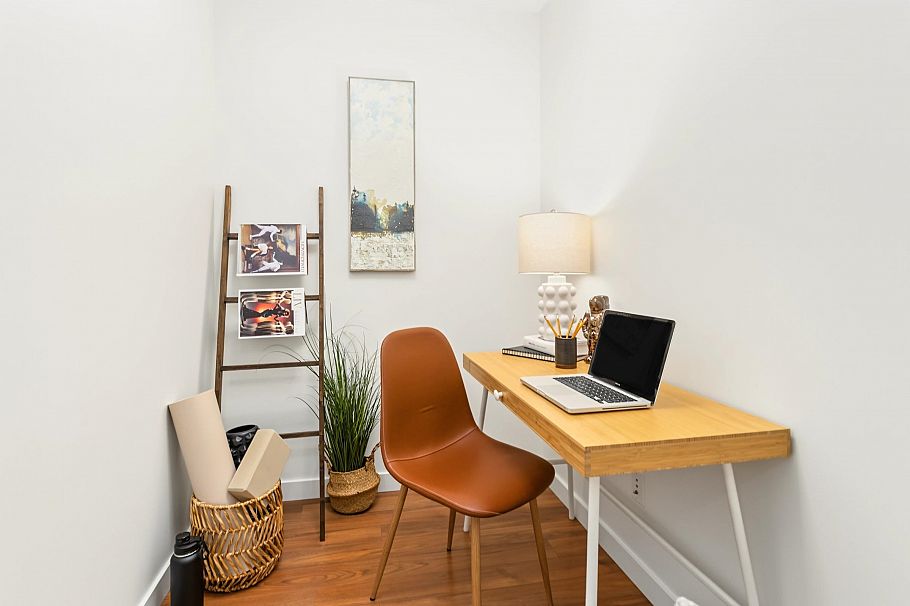 210 1677 Lloyd Avenue North Vancouver, BC - 18