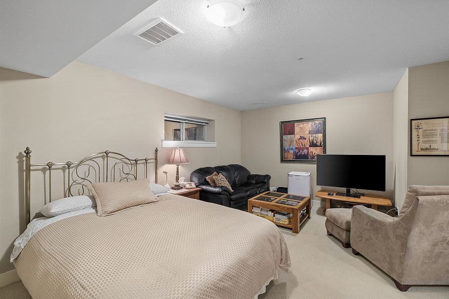 261 E Queens Road North Vancouver, BC - 19