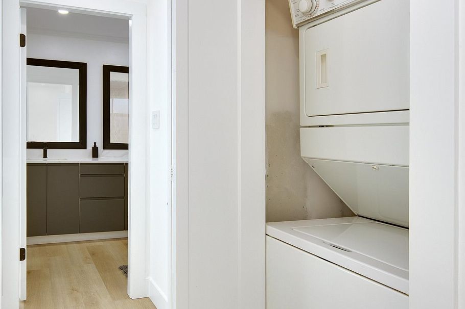 2977 W 6th Avenue Vancouver, BC - 36