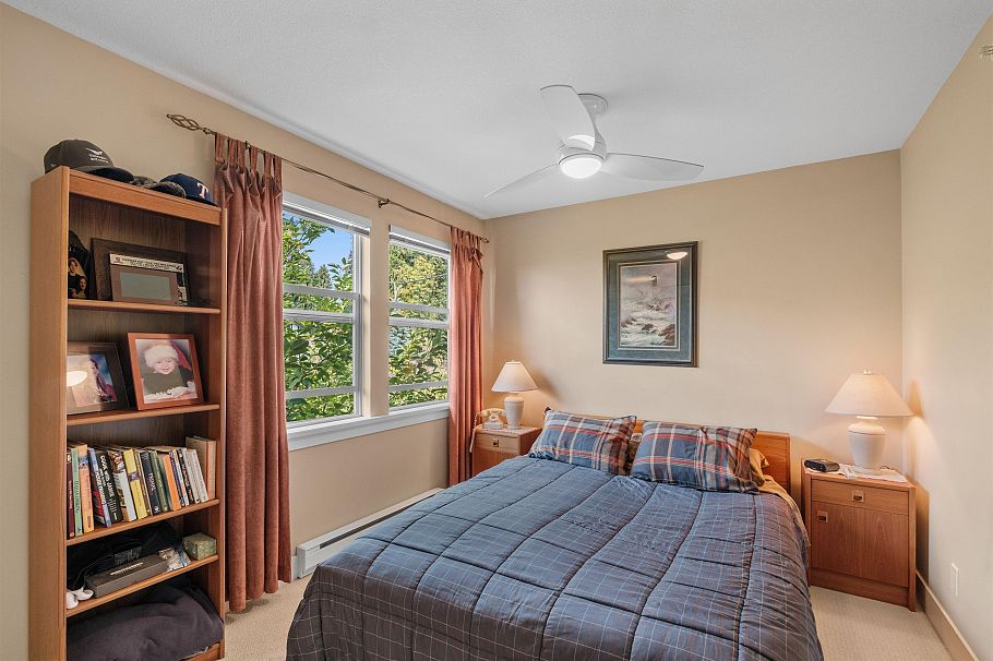 261 E Queens Road North Vancouver, BC - 17