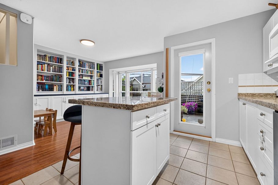 109 225 E 6th Street North Vancouver, BC - 12