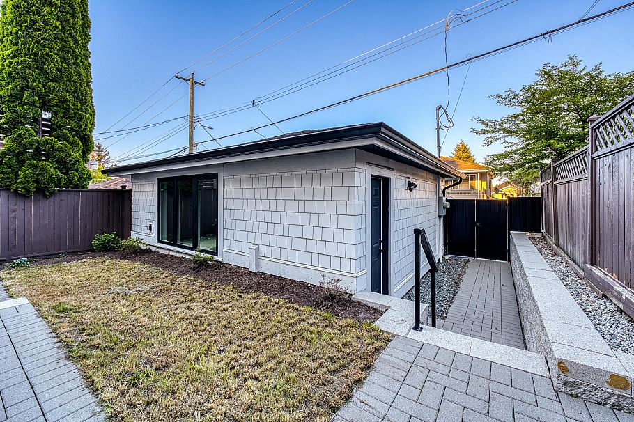 4990 Sherbrooke Street Vancouver, BC - 20