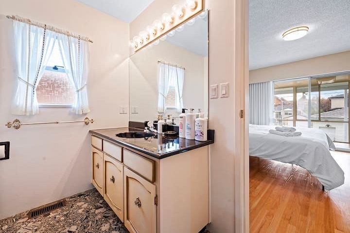 3136 E 53rd Avenue Vancouver, BC - 19