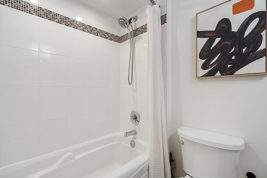 903 114 W Keith Road North Vancouver, BC - 16