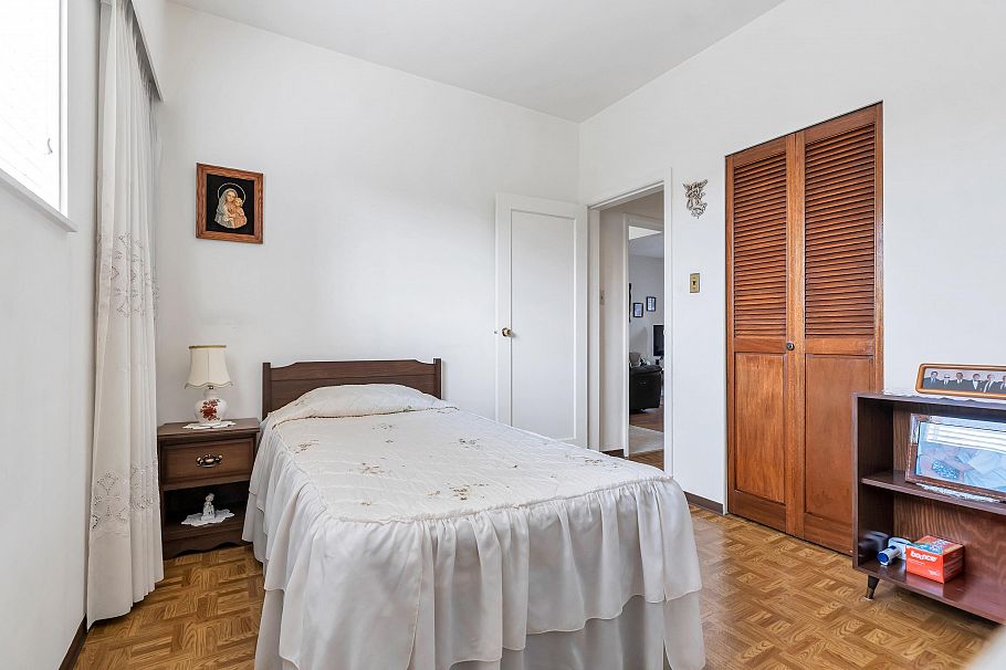 2560 Adanac Street Vancouver, BC - 10