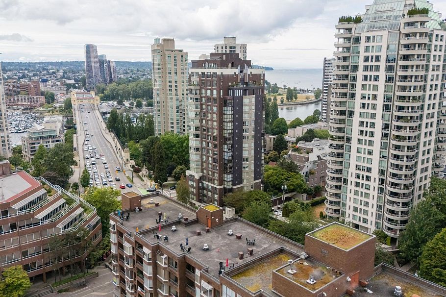 304 1330 Burrard Street Vancouver, BC - 2
