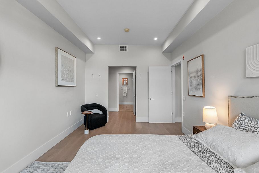206 1591 Bowser Avenue North Vancouver, BC - 16